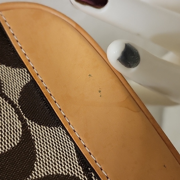 Coach - Picture 5 of 8